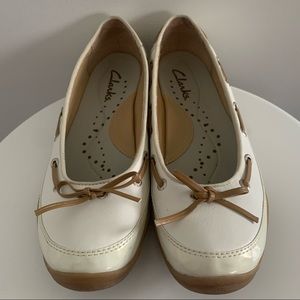 Clarks - Ivory Leather Upper Slip On Flats - Size 7.5M